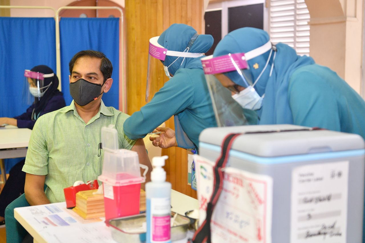 ރާއްޖޭގައި ކޮވިޑް ވެކްސިން ޖަހަން ފެށުން