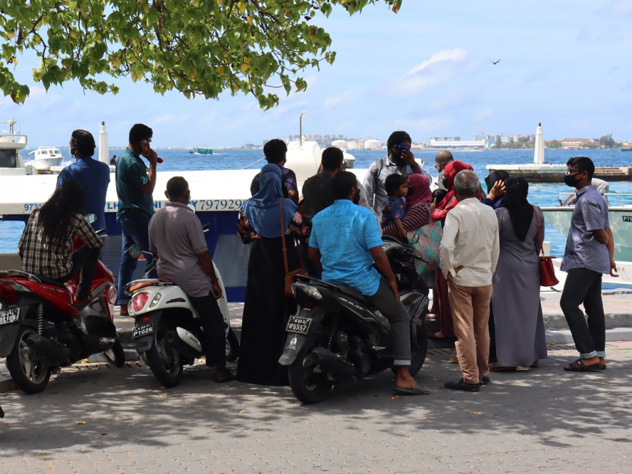 އީދު ބަންދަށް މާލެއިން ރަށްރަށަށް ފުރާ މީހުން