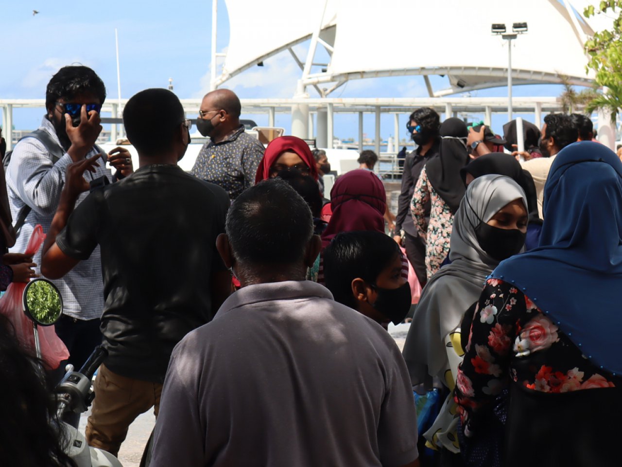 އީދު ބަންދަށް މާލެއިން ރަށްރަށަށް ފުރާ މީހުން