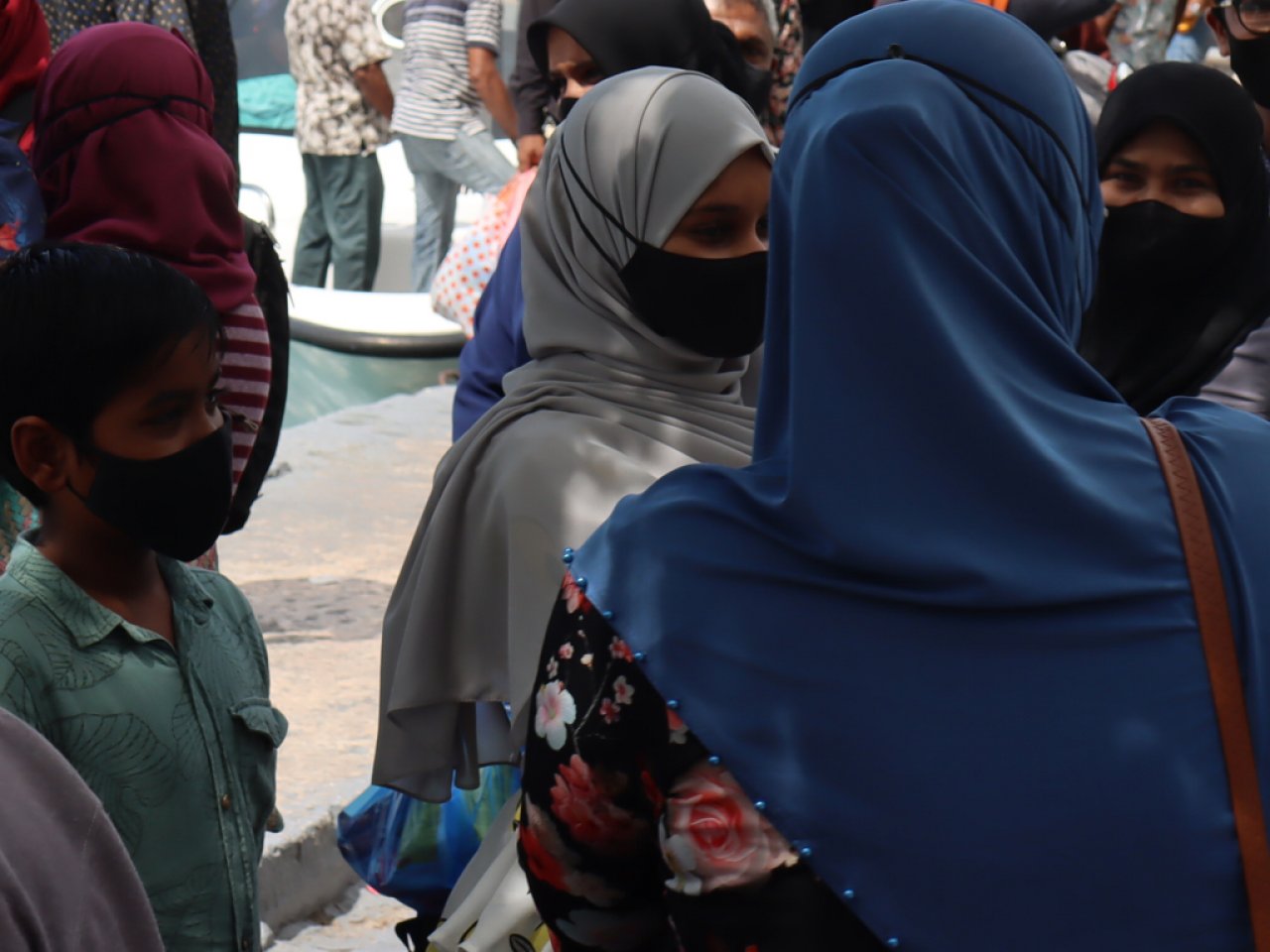 އީދު ބަންދަށް މާލެއިން ރަށްރަށަށް ފުރާ މީހުން