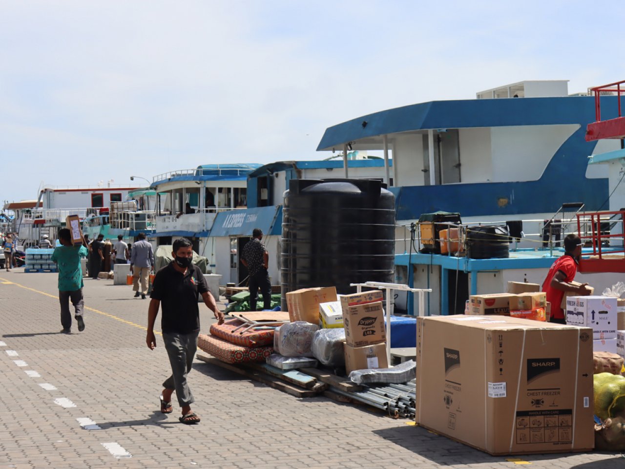 އީދު ބަންދަށް މާލެއިން ރަށްރަށަށް ފުރާ މީހުން