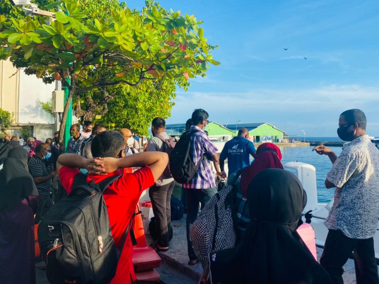 އީދު ބަންދަށް މާލެއިން ރަށްރަށަށް ފުރާ މީހުން
