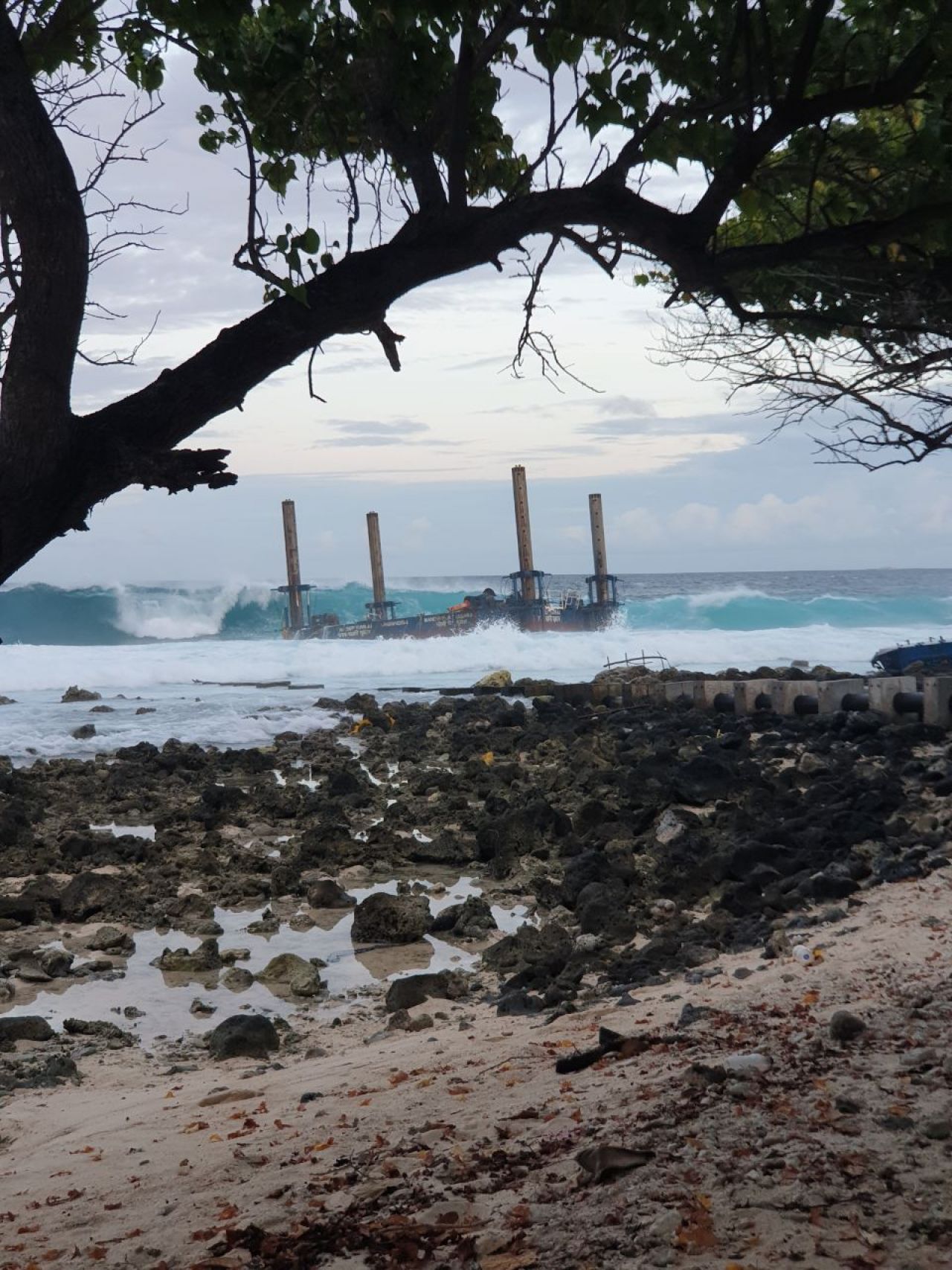 ތިލަމާލެ ބްރިޖް މަސައްކަތަށް ބޭނުންކުރާ ޕްލެޓްފޯމެއް ވިލިމާލެ ފަރަށް އަރާފައި