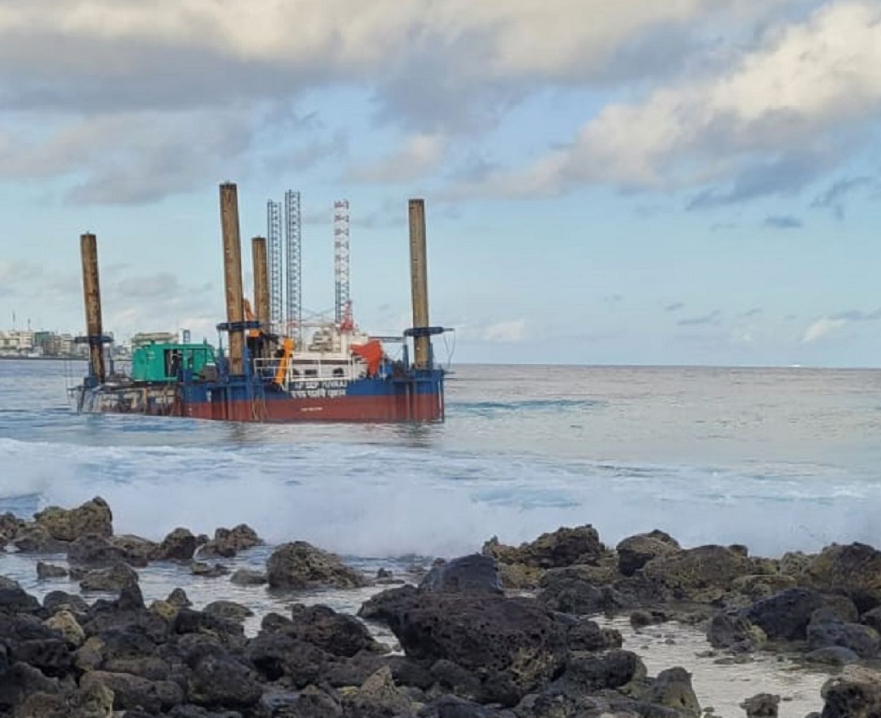 ތިލަމާލެ ބްރިޖް މަސައްކަތަށް ބޭނުންކުރާ ޕްލެޓްފޯމެއް ވިލިމާލެ ފަރަށް އަރާފައި