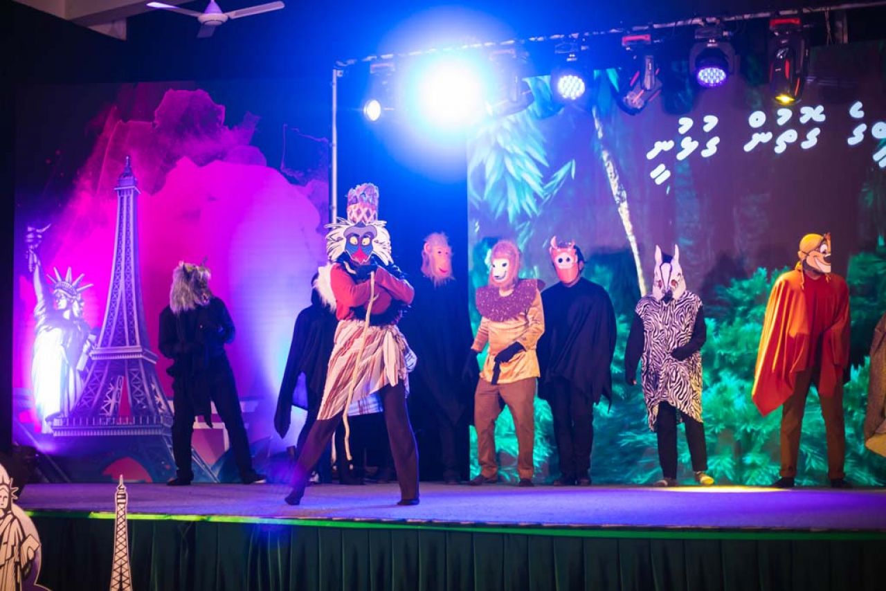 އެމްޑަބްލިޔުއެސްސީ ސްޓާފް ނައިޓް