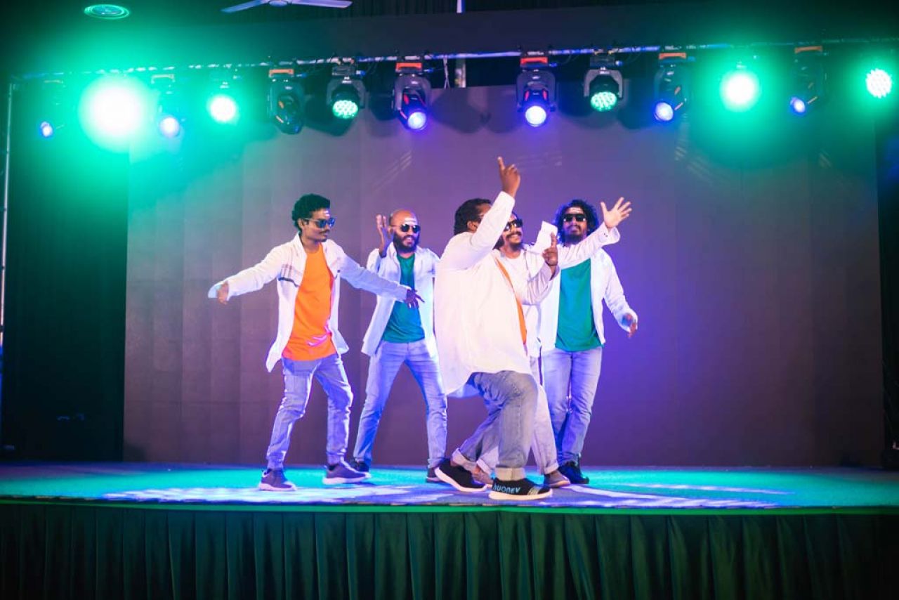 އެމްޑަބްލިޔުއެސްސީ ސްޓާފް ނައިޓް