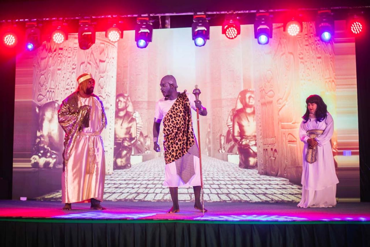 އެމްޑަބްލިޔުއެސްސީ ސްޓާފް ނައިޓް