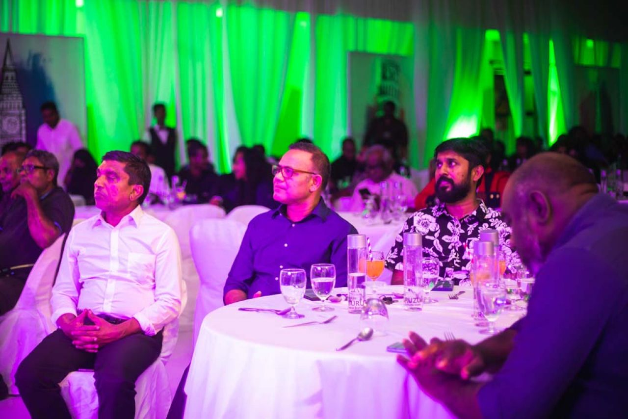 އެމްޑަބްލިޔުއެސްސީ ސްޓާފް ނައިޓް