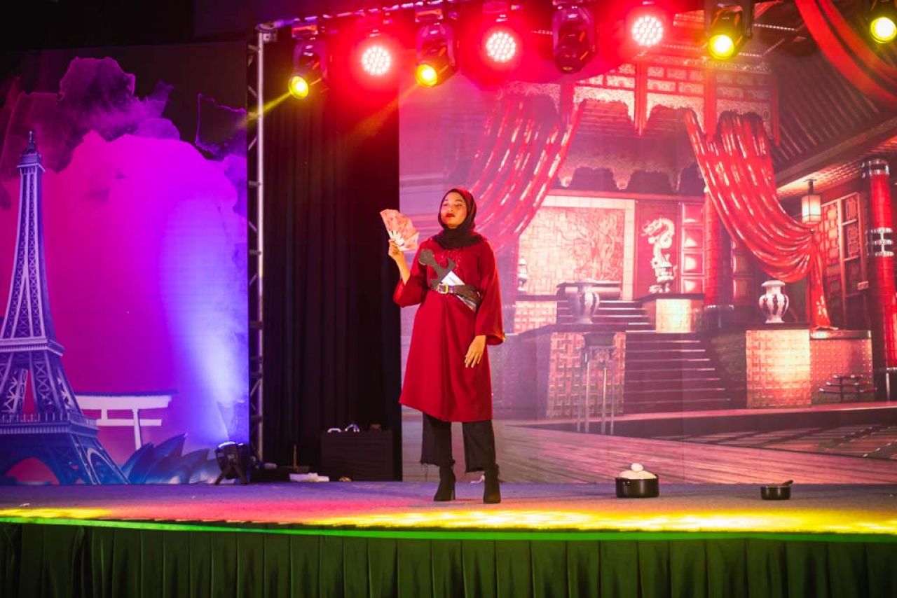 އެމްޑަބްލިޔުއެސްސީ ސްޓާފް ނައިޓް