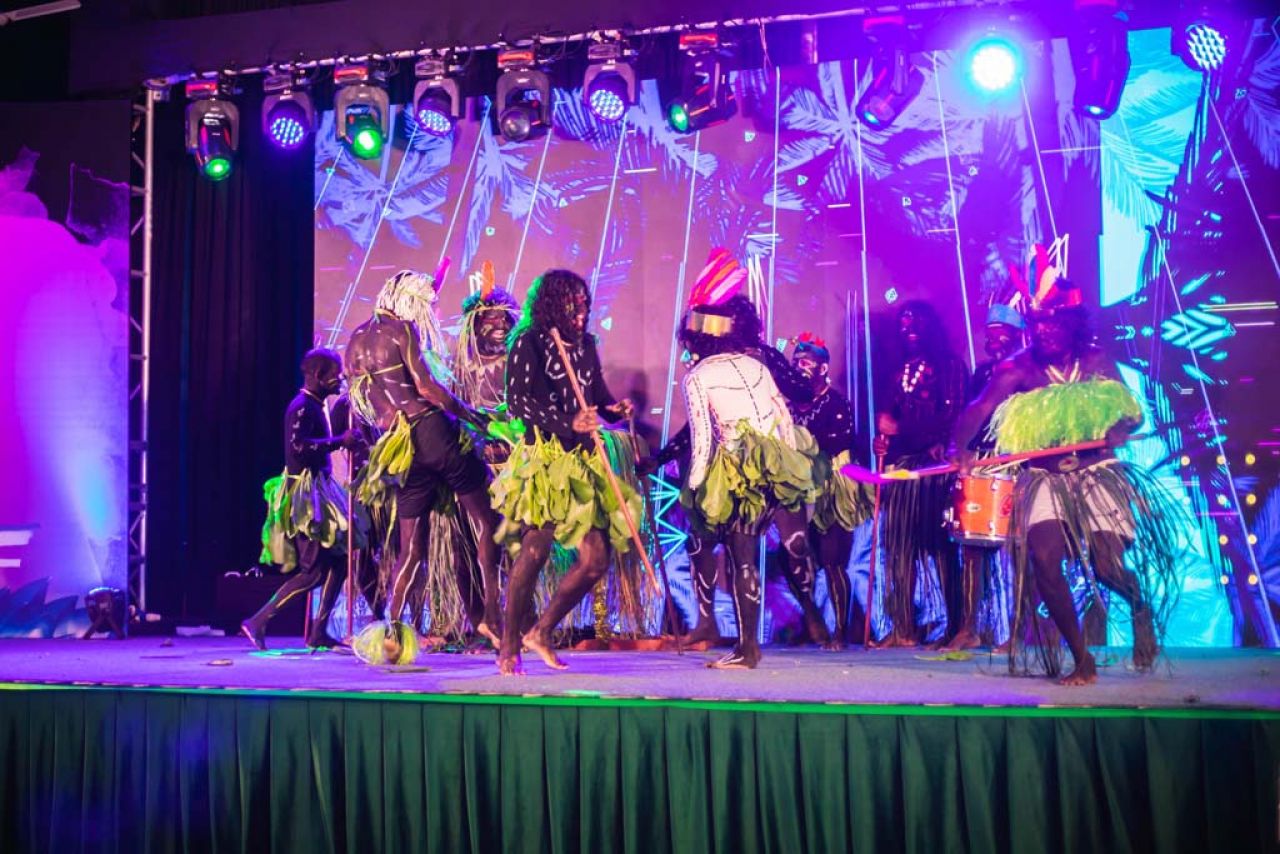 އެމްޑަބްލިޔުއެސްސީ ސްޓާފް ނައިޓް