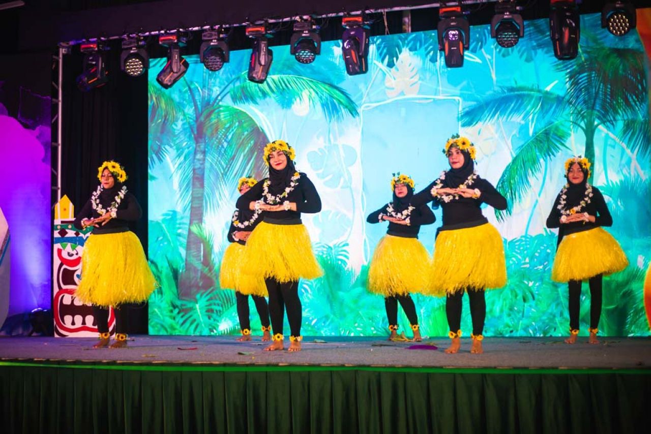 އެމްޑަބްލިޔުއެސްސީ ސްޓާފް ނައިޓް