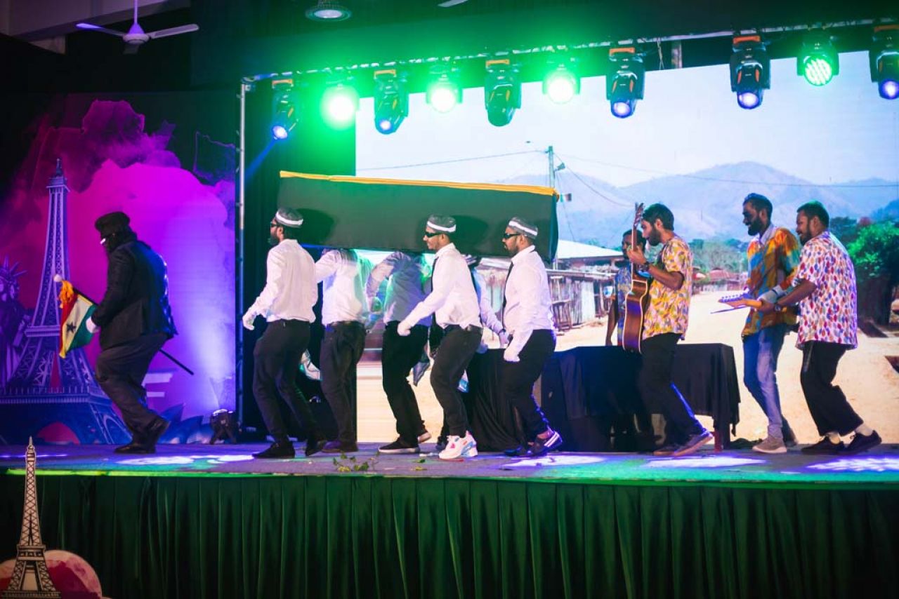 އެމްޑަބްލިޔުއެސްސީ ސްޓާފް ނައިޓް