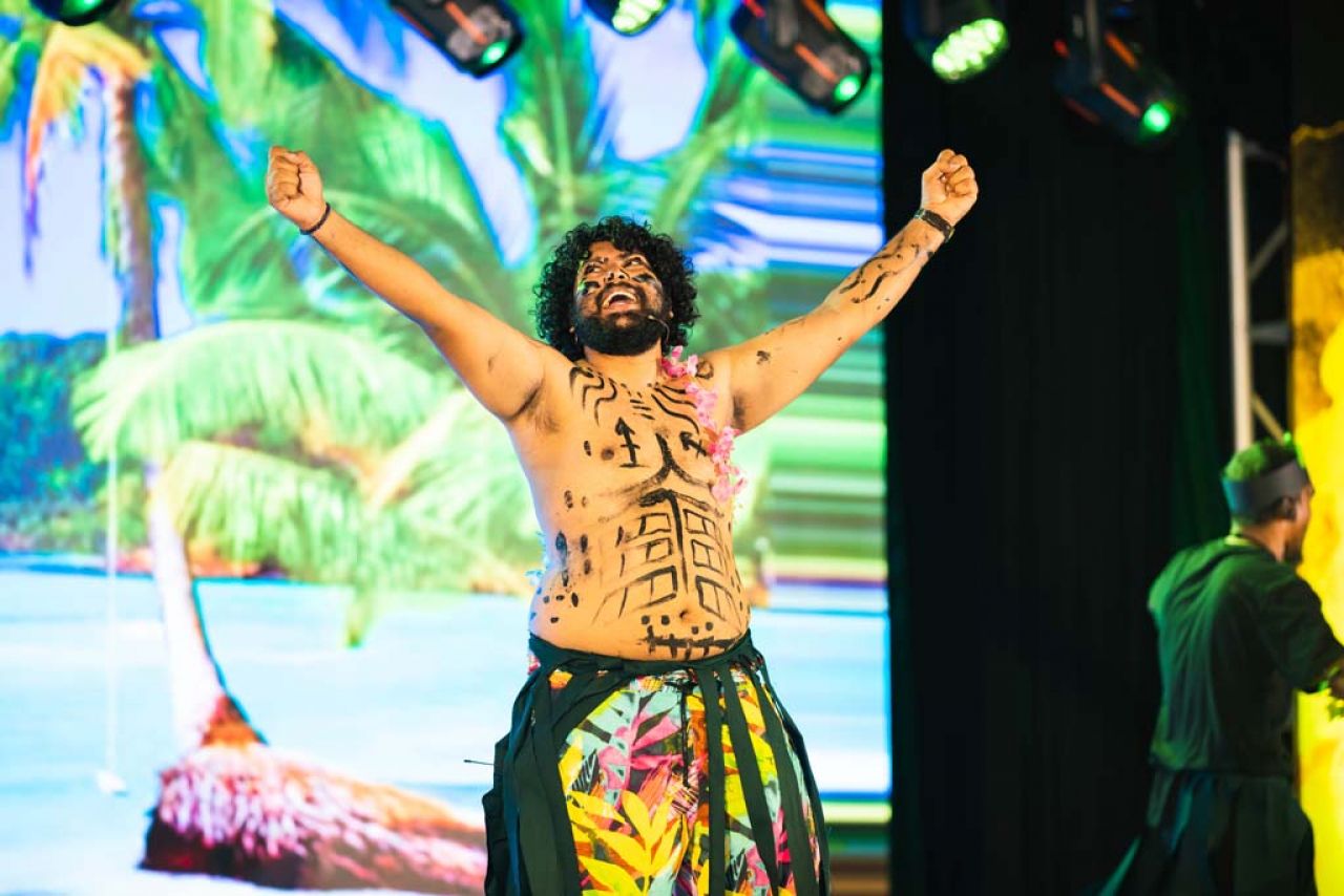 އެމްޑަބްލިޔުއެސްސީ ސްޓާފް ނައިޓް