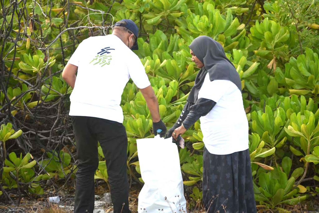 ރ. ދުވާފަރުގައި އެމްޑަބްލިއުއެސްސީ އިން ކުރިއަށް ގެންދިޔަ ކުނި މެނޭޖްކުރުމުގެ ޕްރޮގްރާމް