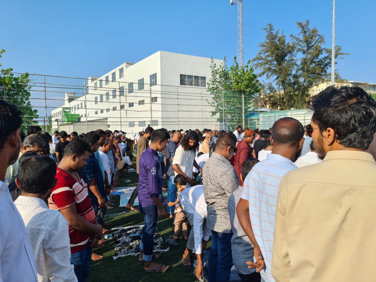 ފިތުރު އީދު 2023 - ބޮޑުޖަމާއަތުގައިި އީދު ނަމާދު ކުރުން