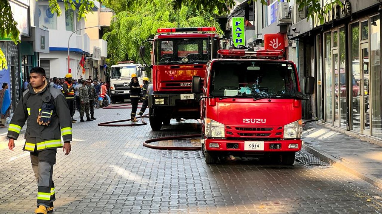 މަޖީދީ މަގު ޑިލައިޓް ފިހާރަ ހުރި އިމާރާތުގައި އަލިފާނުގެ ހާދިސާއެއް ހިނގުން 