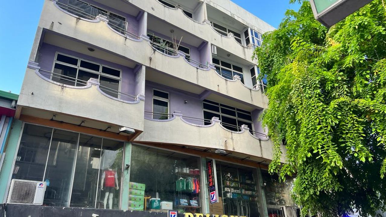 މަޖީދީ މަގު ޑިލައިޓް ފިހާރަ ހުރި އިމާރާތުގައި އަލިފާނުގެ ހާދިސާއެއް ހިނގުން 