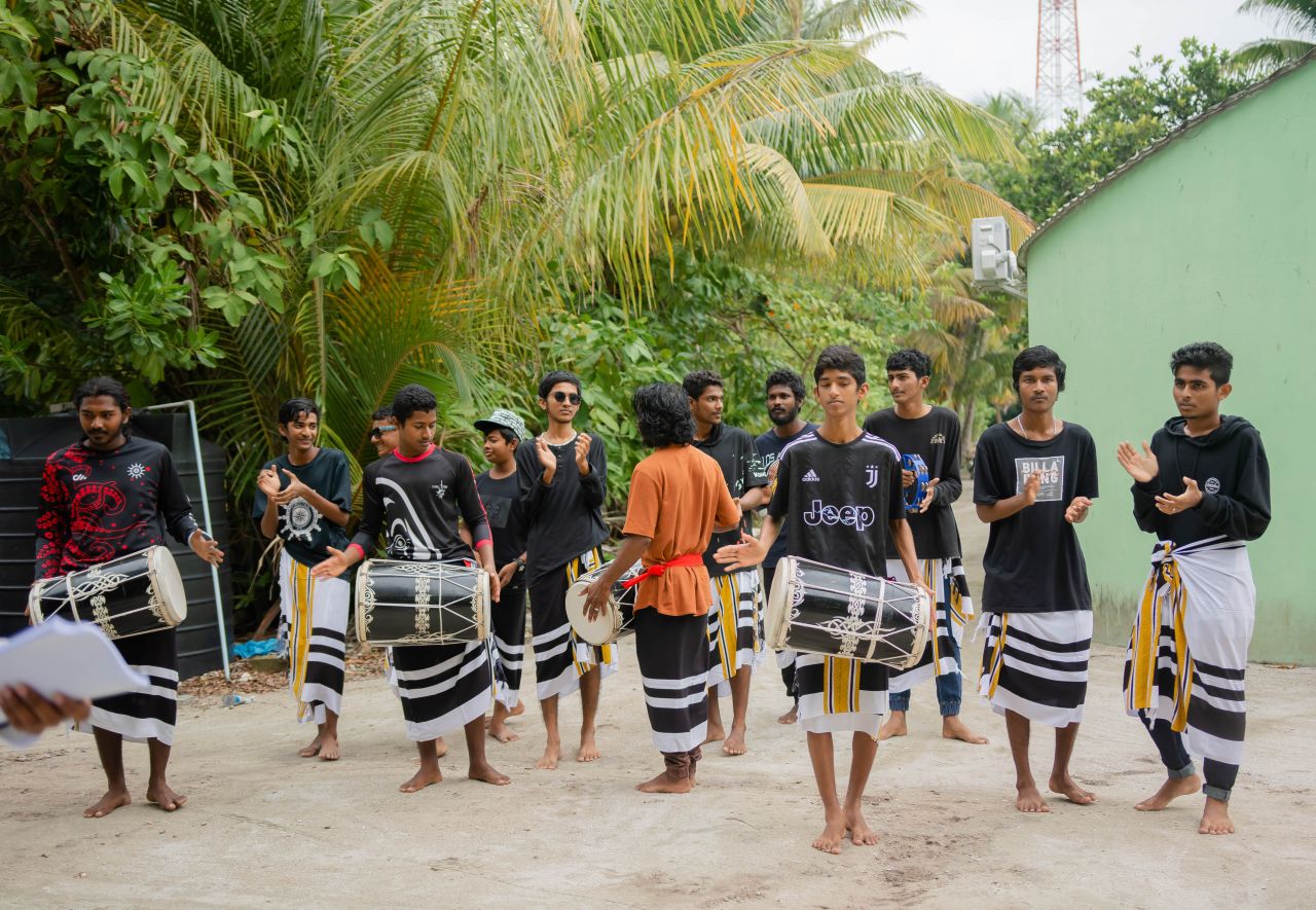 ތަފާތު ވާނީ މި ވަރަކަށް، އީދަށް ދައުވަތު ދިނުންވެސް މާކުރަތުގައި ފޯރި ގަދަ!