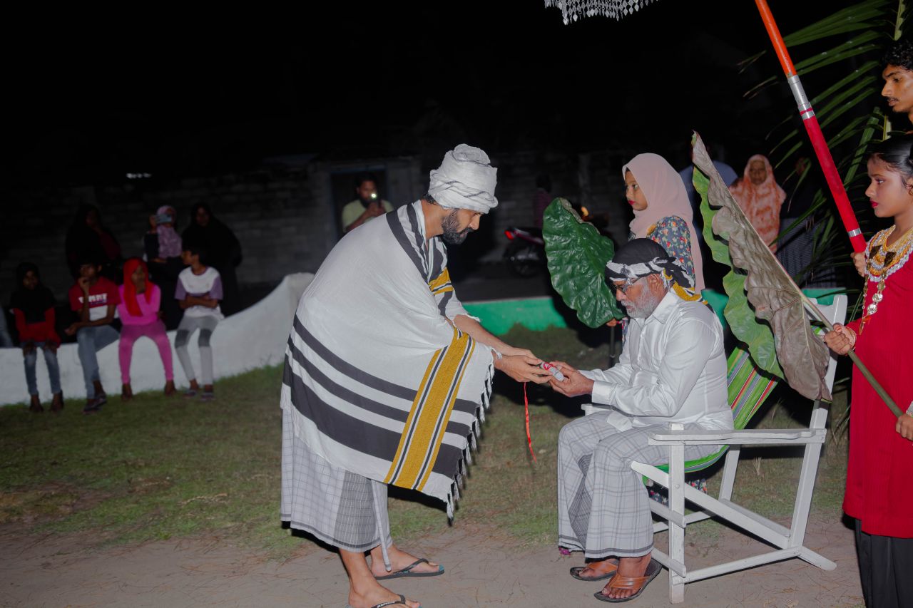 ތަފާތު ވާނީ މި ވަރަކަށް، އީދަށް ދައުވަތު ދިނުންވެސް މާކުރަތުގައި ފޯރި ގަދަ!