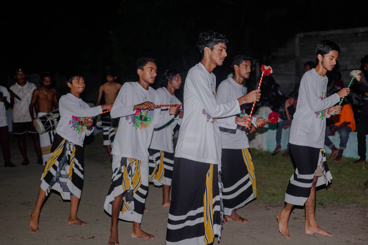 ތަފާތު ވާނީ މި ވަރަކަށް، އީދަށް ދައުވަތު ދިނުންވެސް މާކުރަތުގައި ފޯރި ގަދަ!