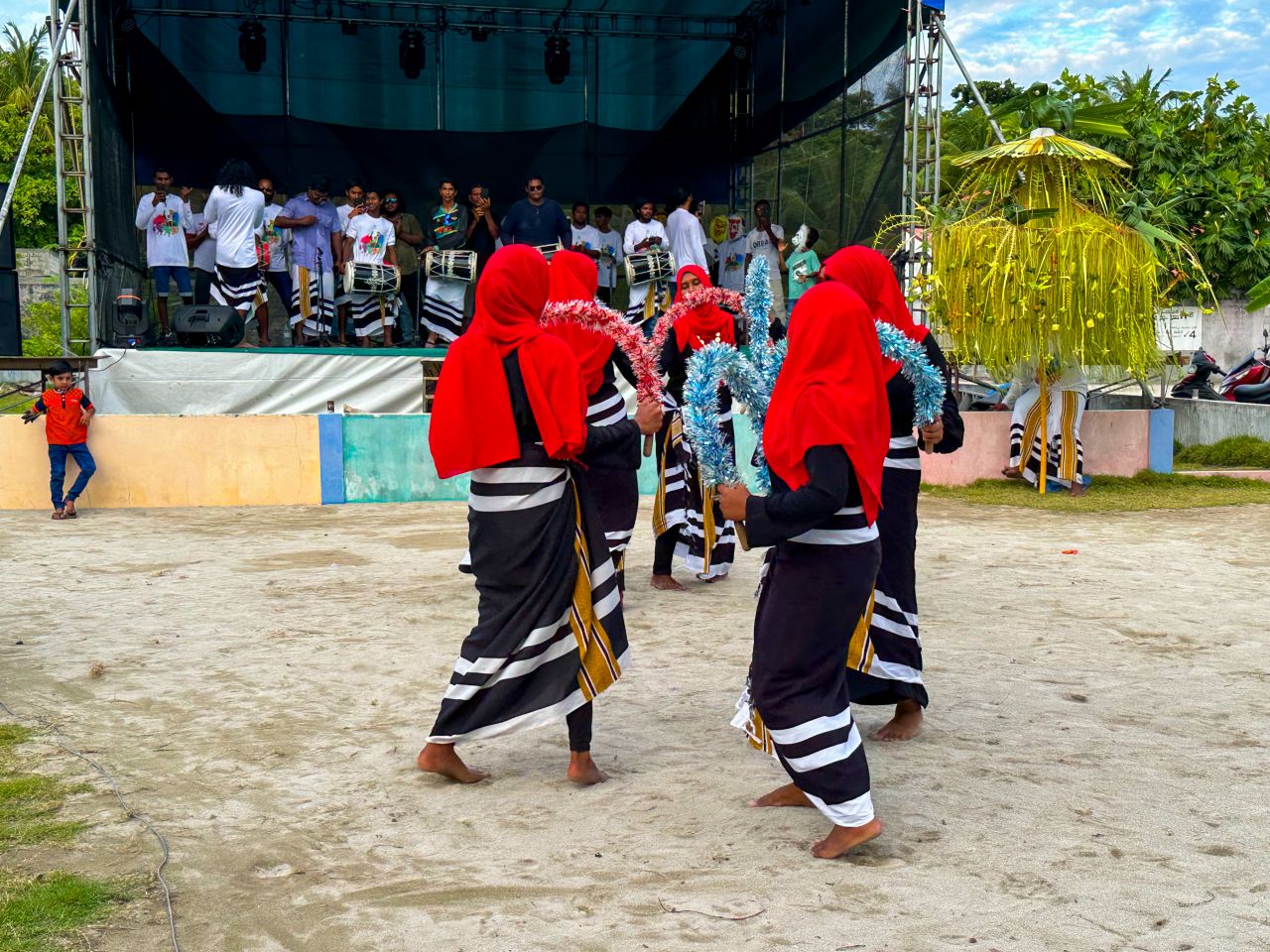 މާކުރަތުގެ ކޯޑީގެ ކުޅިވަރުތައް، ތަފާތު ވެފައި ފޯރި ގަދަ!