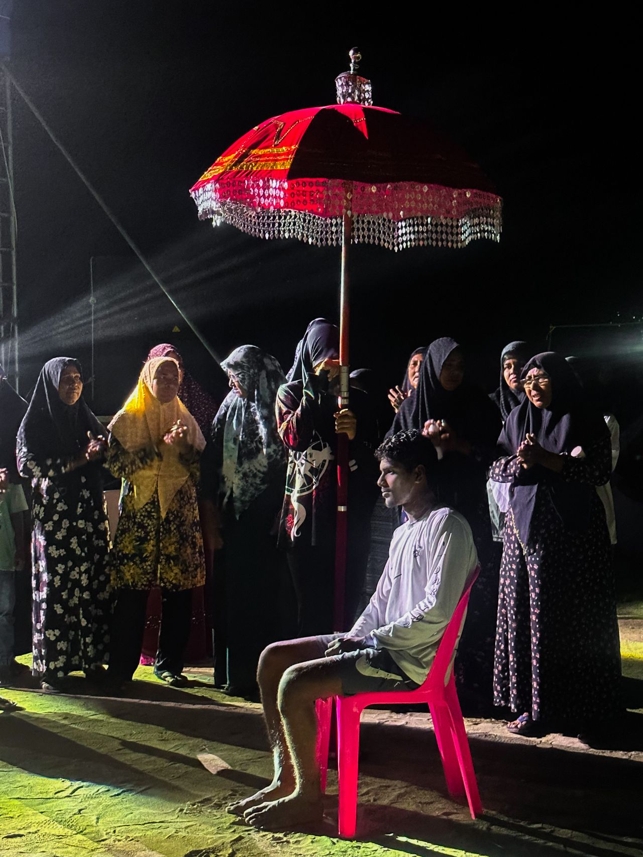 މާކުރަތުގެ ކޯޑީގެ ކުޅިވަރުތައް، ތަފާތު ވެފައި ފޯރި ގަދަ!