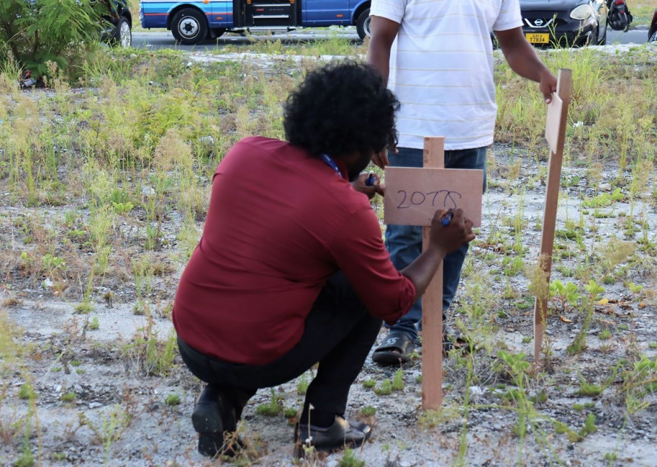 ހުޅުމާލެ ފޭސް2 އިން ގޯތި ލިބުނު މީހުންނަށް ރަޖިސްޓްރީ ހަވާލުކޮށް ބިން ކެނޑުން