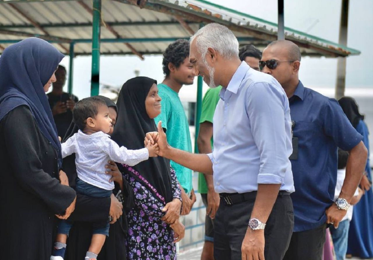 ޑރ. މުއިއްޒު ކެމްޕެއިނަށް އއ. އަދި އދ. އަށް 