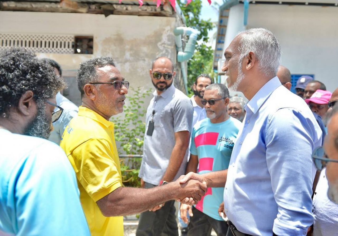 ޑރ. މުއިއްޒު ކެމްޕެއިނަށް އއ. އަދި އދ. އަށް 