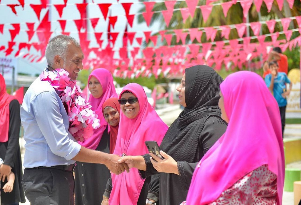 ޑރ. މުއިއްޒު ކެމްޕެއިނަށް އއ. އަދި އދ. އަށް 