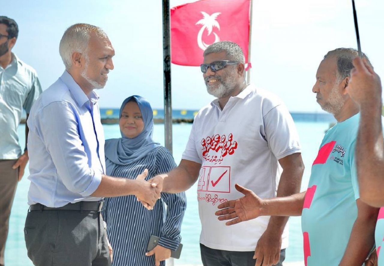 ޑރ. މުއިއްޒު ކެމްޕެއިނަށް އއ. އަދި އދ. އަށް 