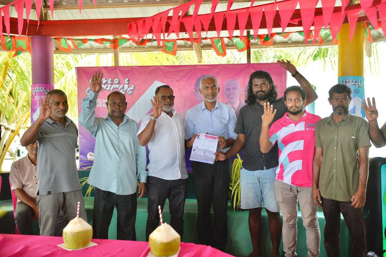 ޑރ. މުއިއްޒު ކެމްޕެއިނަށް އއ. އަދި އދ. އަށް 