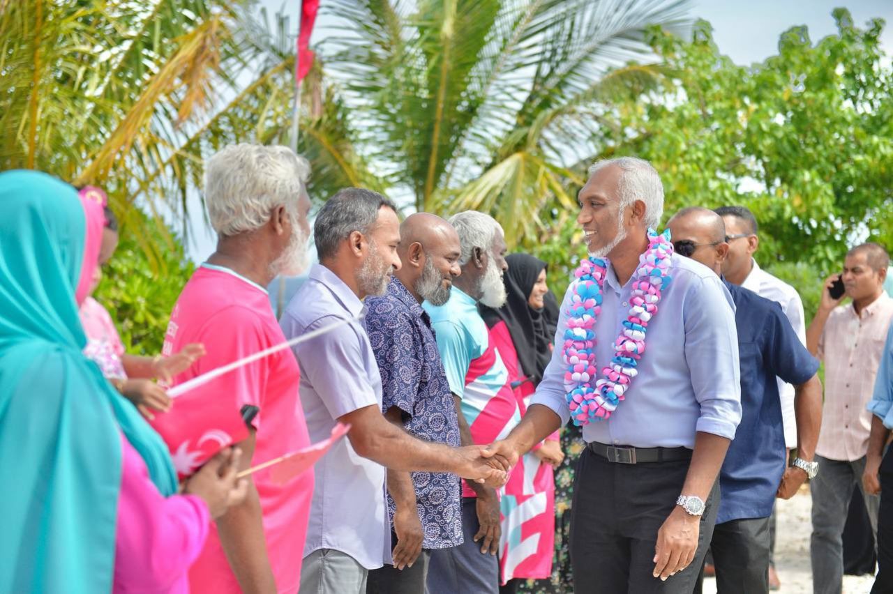 ޑރ. މުއިއްޒު ކެމްޕެއިނަށް އއ. އަދި އދ. އަށް 