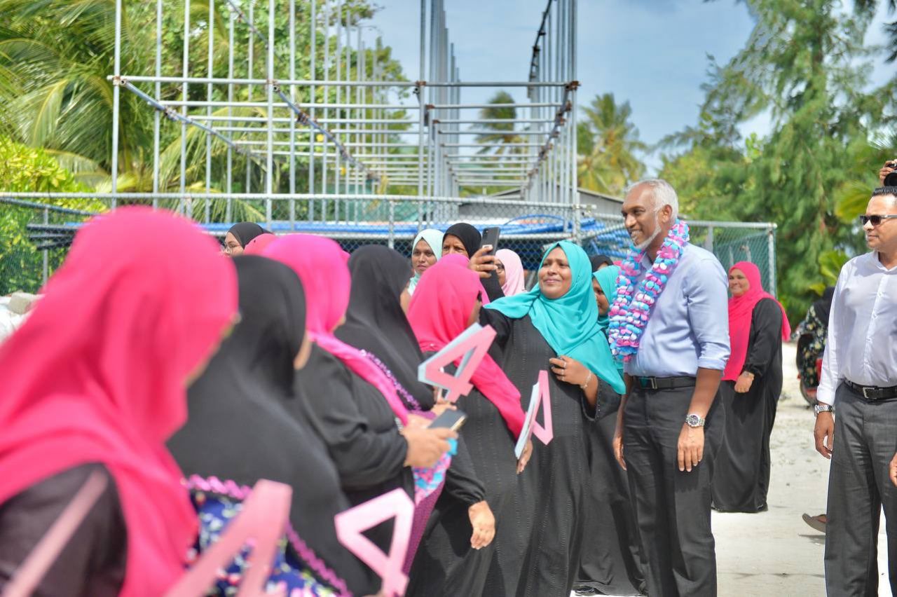 ޑރ. މުއިއްޒު ކެމްޕެއިނަށް އއ. އަދި އދ. އަށް 