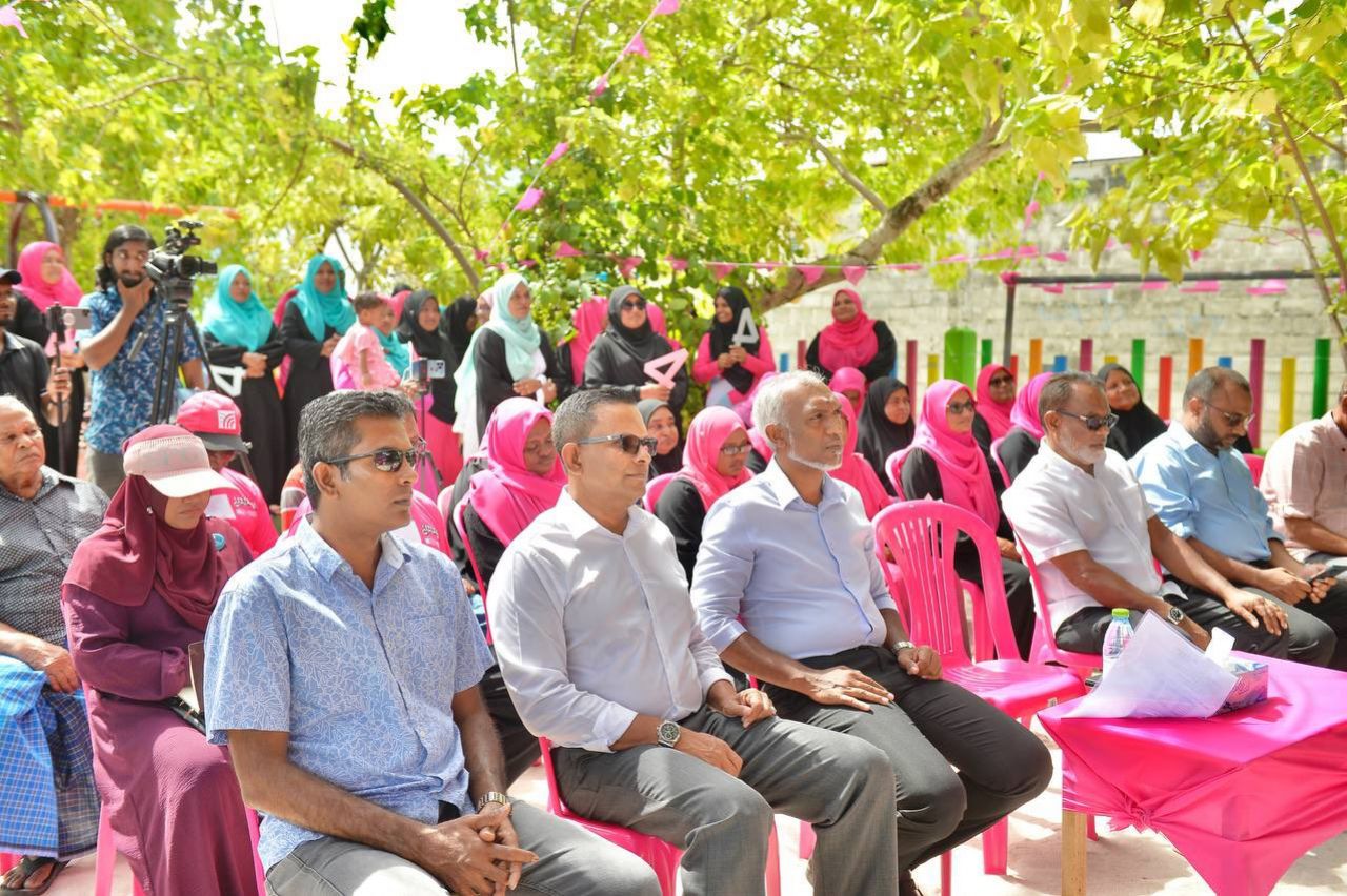 ޑރ. މުއިއްޒު ކެމްޕެއިނަށް އއ. އަދި އދ. އަށް 