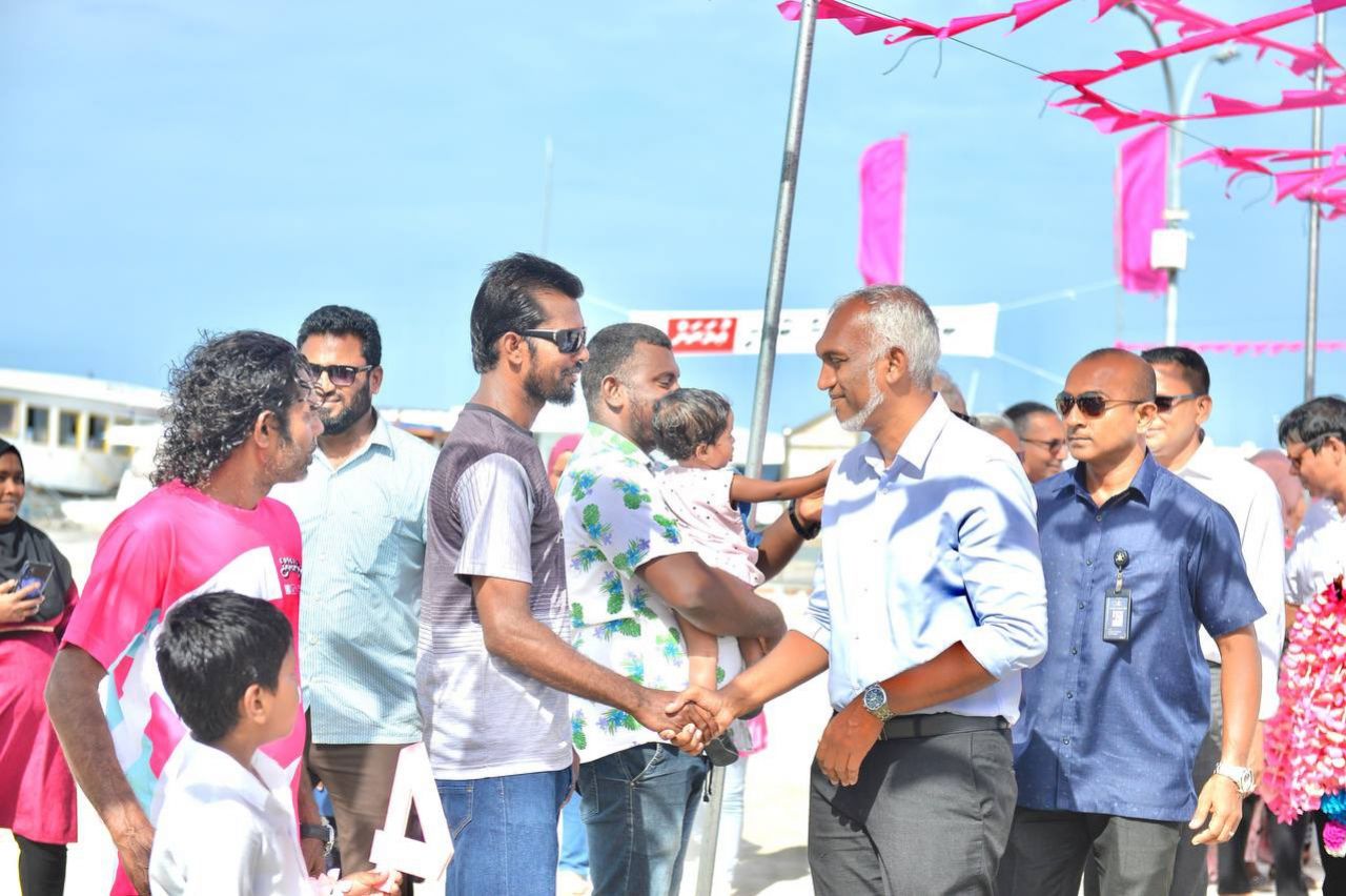 ޑރ. މުއިއްޒު ކެމްޕެއިނަށް އއ. އަދި އދ. އަށް 