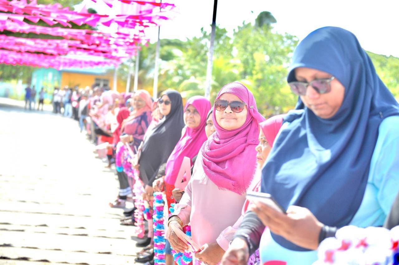 ޑރ. މުއިއްޒު ކެމްޕެއިނަށް އއ. އަދި އދ. އަށް 