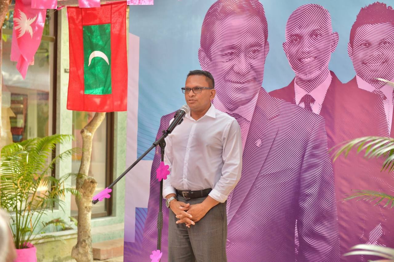 ޑރ. މުއިއްޒު ކެމްޕެއިނަށް އއ. އަދި އދ. އަށް 