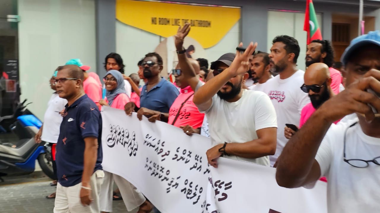 ޕީއެންސީގެ ރިޔާސީ ކެންޑިޑޭޓު ޑރ. މުހައްމަދު މުއިއްޒުގެ ކެމްޕެއިން ނިންމުމުގެ ރެލީ 