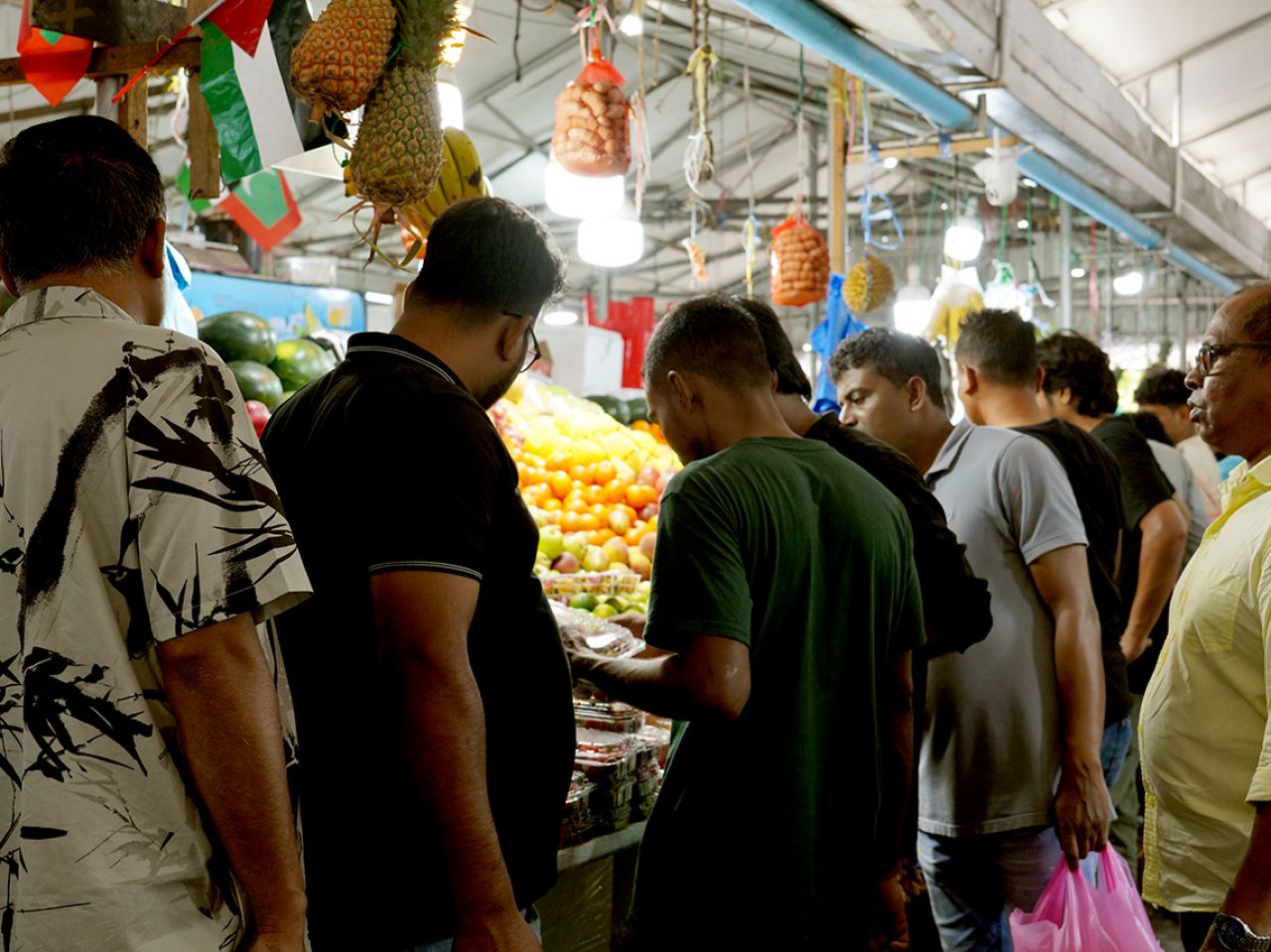 ލޯކަލް މާރުކޭޓު