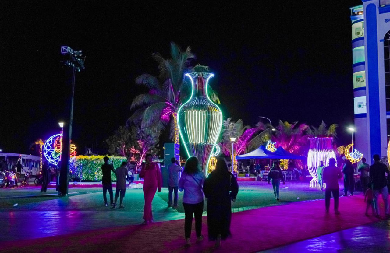 އީދު އަލިން މާލެ ދިއްލާލުން