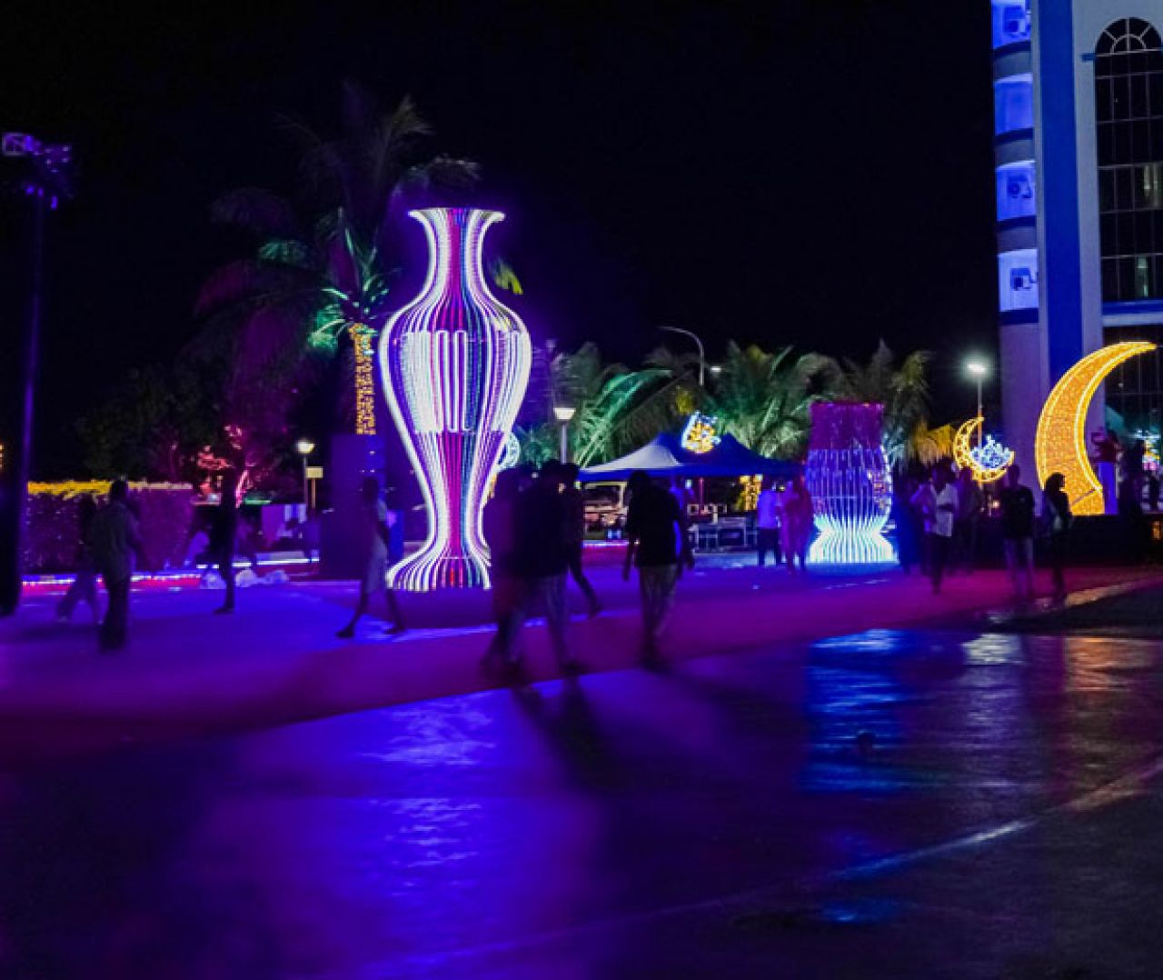 އީދު އަލިން މާލެ ދިއްލާލުން