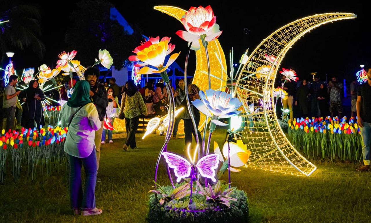 އީދު އަލިން މާލެ ދިއްލާލުން