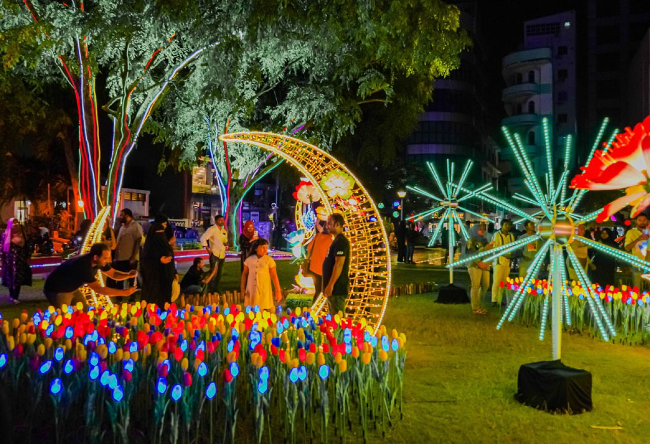 އީދު އަލިން މާލެ ދިއްލާލުން