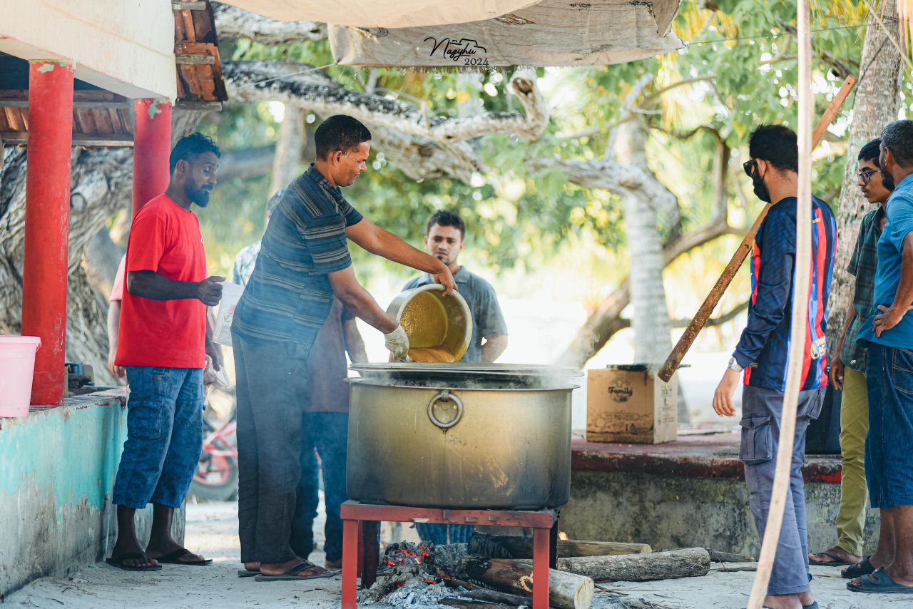 ބާރަށުގެ ގުޅުން ބަދަހިކޮށްލާ 45 އަހަރެއްހާ ދުވަސްވީ ދިގުބަތްޕެން!