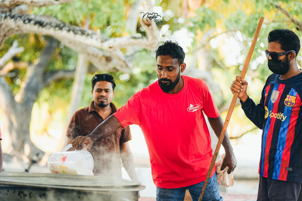 ބާރަށުގެ ގުޅުން ބަދަހިކޮށްލާ 45 އަހަރެއްހާ ދުވަސްވީ ދިގުބަތްޕެން!