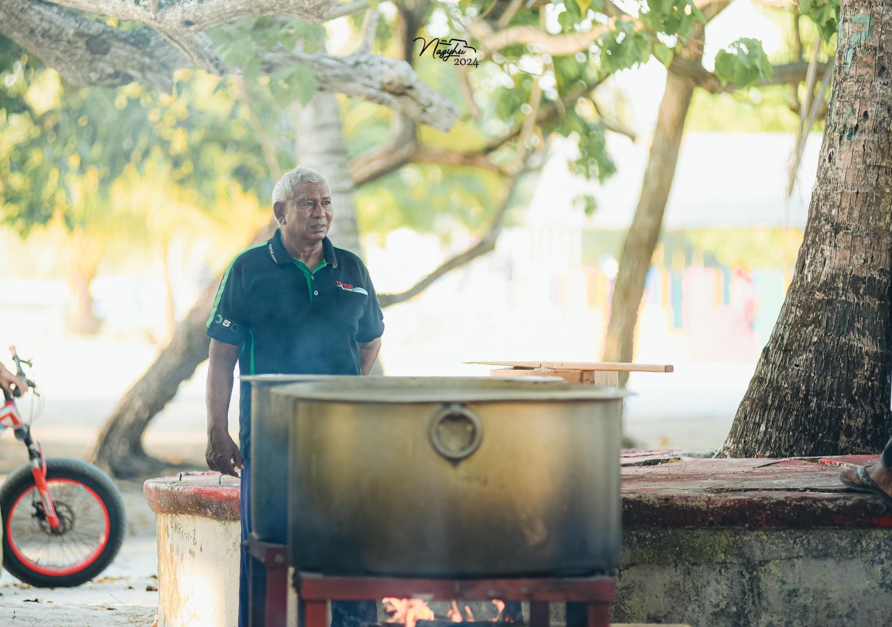 ބާރަށުގެ ގުޅުން ބަދަހިކޮށްލާ 45 އަހަރެއްހާ ދުވަސްވީ ދިގުބަތްޕެން!