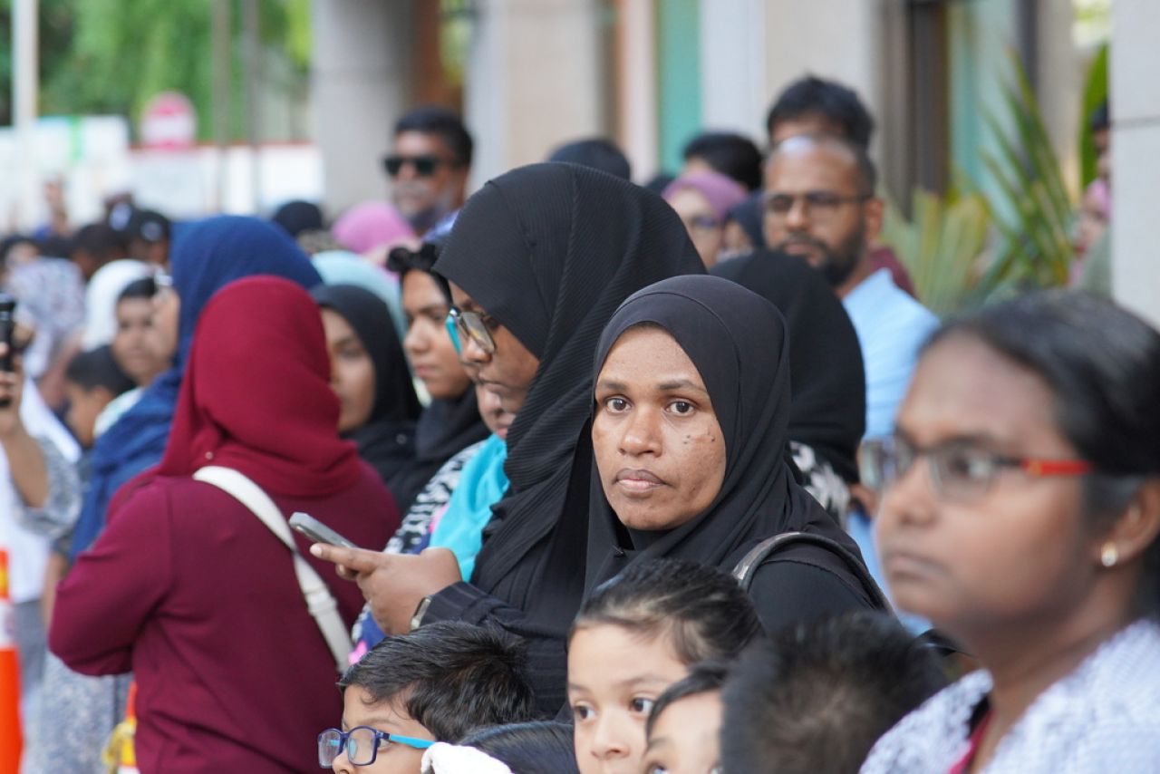 ޖުމްހޫރީ ދުވަހުގެ ޕެރޭޑް ބަލާލުމަށް ގިނަ ބަޔަކު އެއްވި!