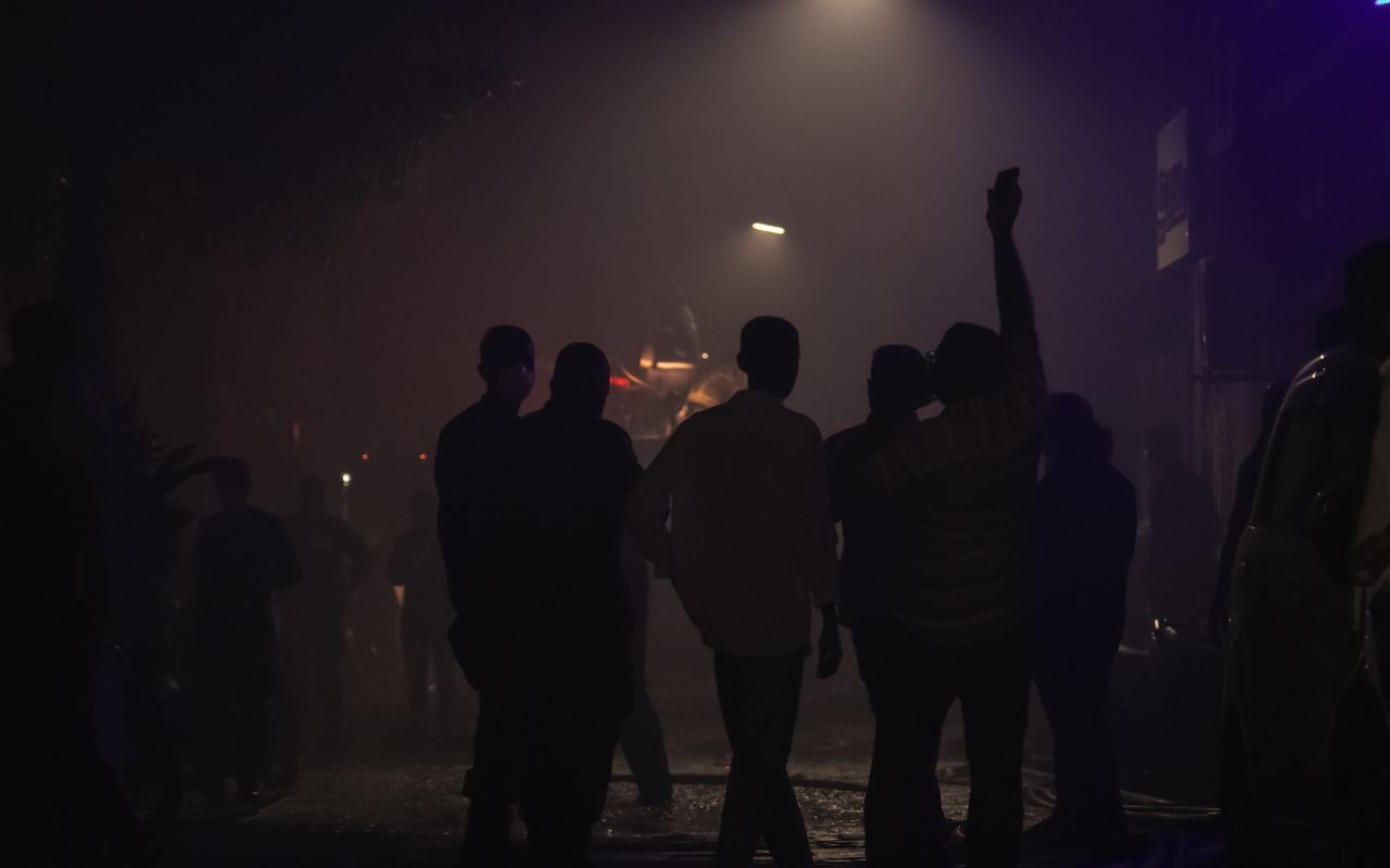 ފޮޓޯ: އިއްޒުއްދީން މަގުގައި ހުރި ގުދަނެއް ރޯވެ އަޅިއަށް