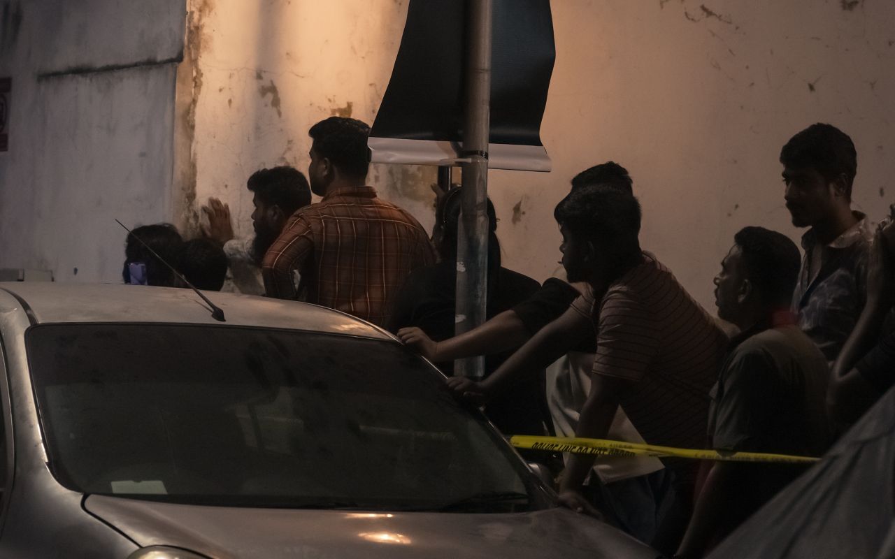 ފޮޓޯ: އިއްޒުއްދީން މަގުގައި ހުރި ގުދަނެއް ރޯވެ އަޅިއަށް